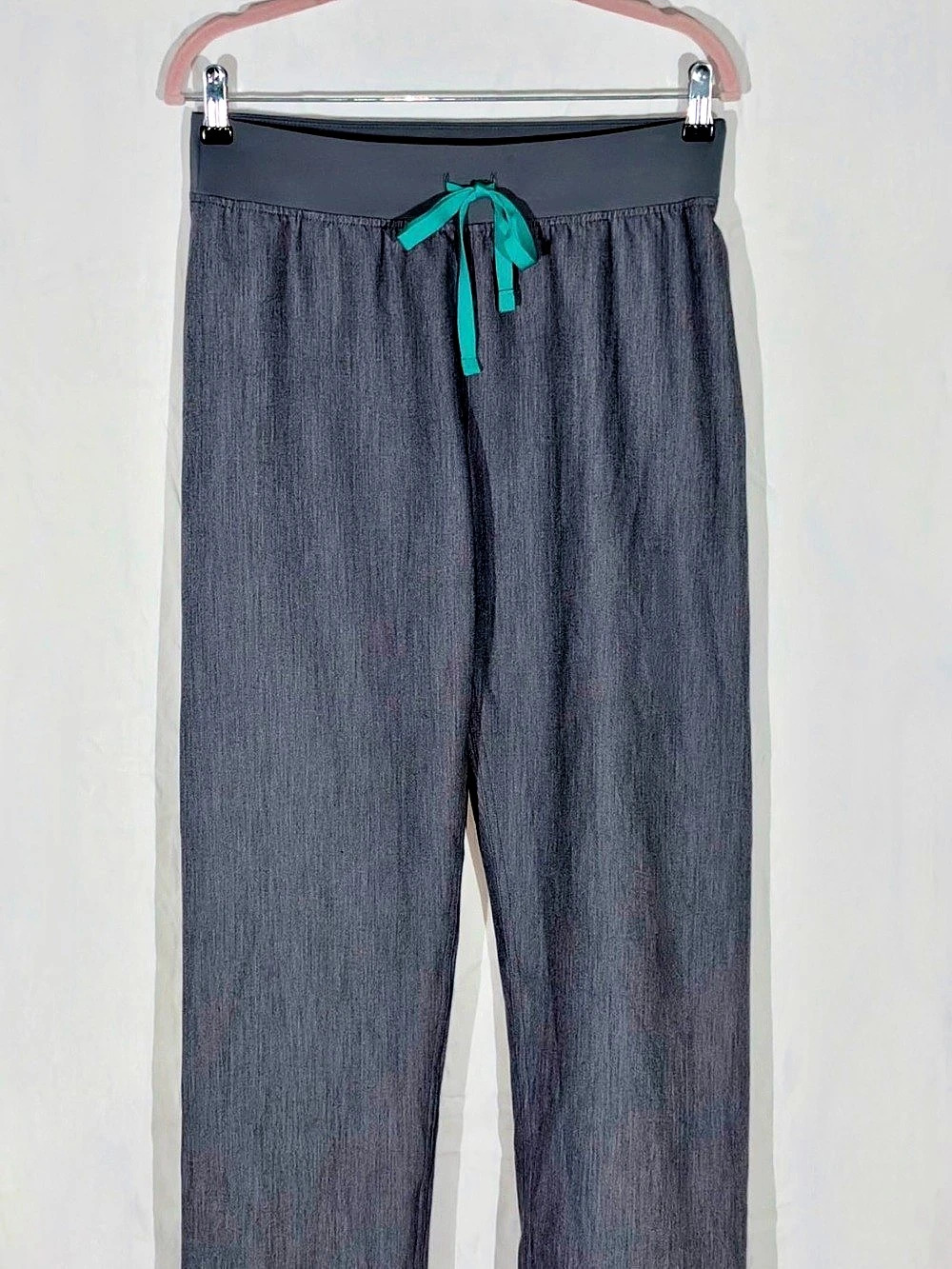 FIGS Technical Collection Straight Leg Pants Gray Size Medium Like New